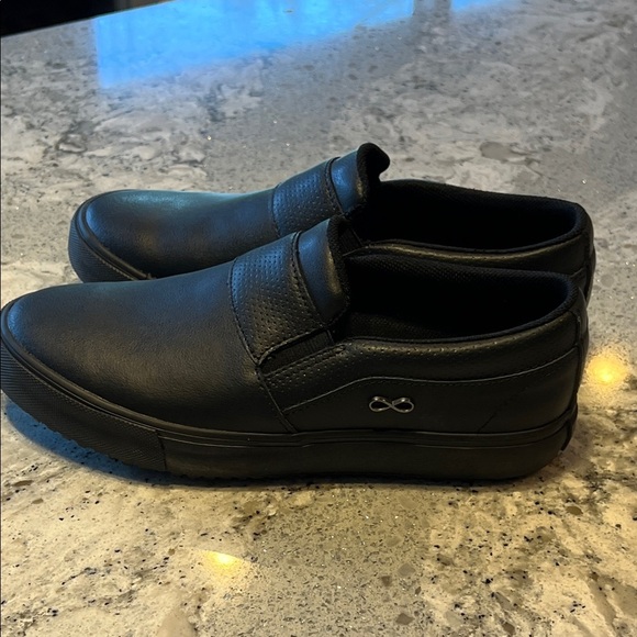 NWOB Infinity by Cherokee Women's Black Slip-On Uniform Shoes 6.5 - Picture 4 of 6
